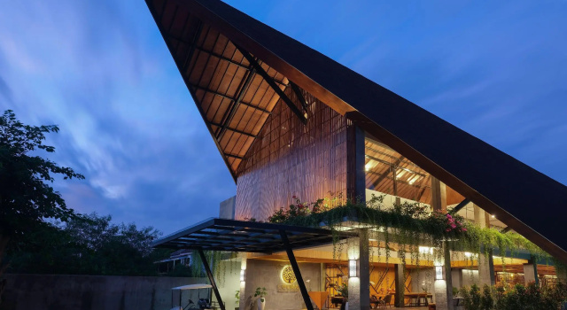Люкс с 4 комнатами Kayumas Seminyak Resort