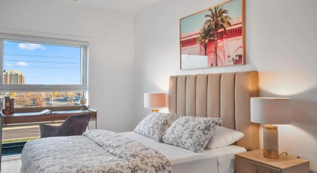 Апартаменты Stylish 3Br + Study Condo - Oakville