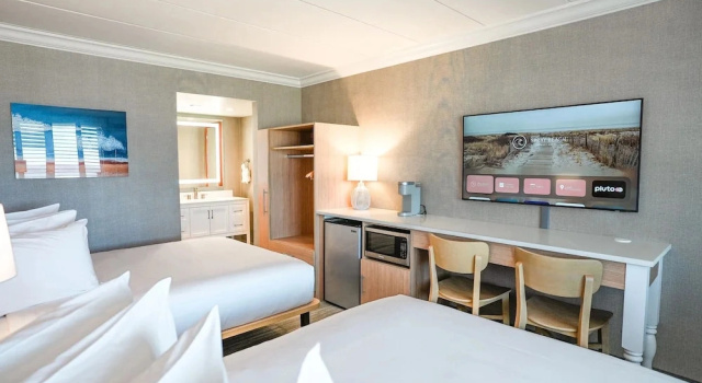 Шестиместный семейный люкс Spray Beach Oceanfront Hotel