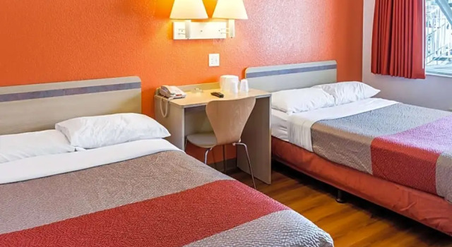 Номер Deluxe Motel 6 Bakersfield, CA - Convention Center