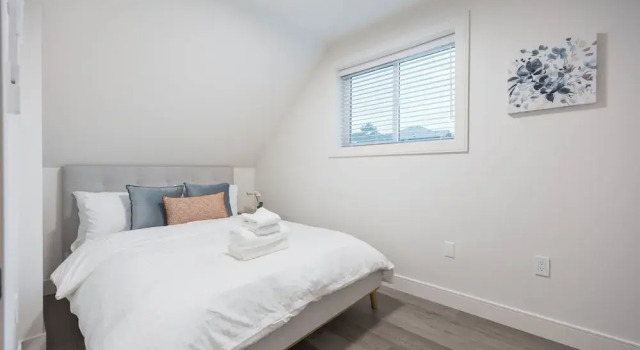 Sunny 1BR Detached Suite