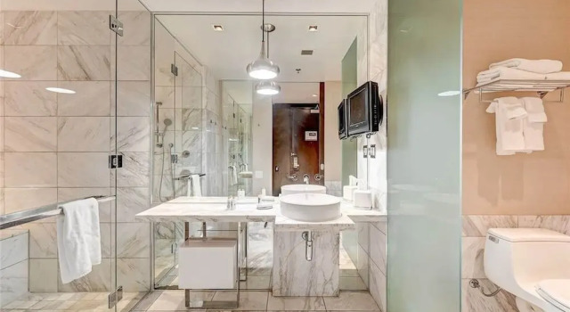 Stunning Strip-view Studio w/ Balcony Access 35308, Buchen Sie Ferienwohnung Apartments in Paradise., Ferienwohnung