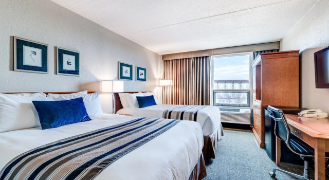 Четырёхместный номер Premier Heritage Inn Hotel & Convention Centre - Saskatoon