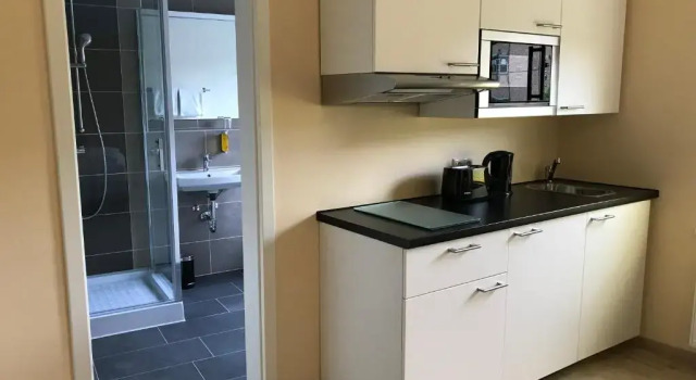 Полулюкс Hotel Select Suites & Aparts