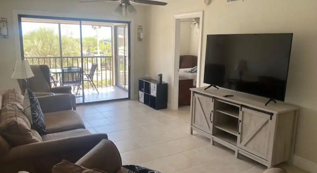 Estero Cove # 523 - 6895 Estero Blvd by Coastal Vacation Properties, Забронировать Апартаменты/квартира Отели Истеро с парковкой, Парковка