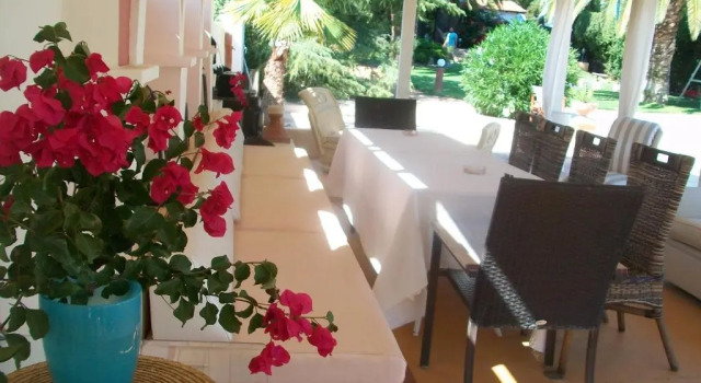 Вилла Deluxe Villa Vravrona Tower & Suites