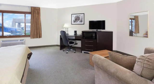 Люкс Deluxe Baymont by Wyndham Green Bay
