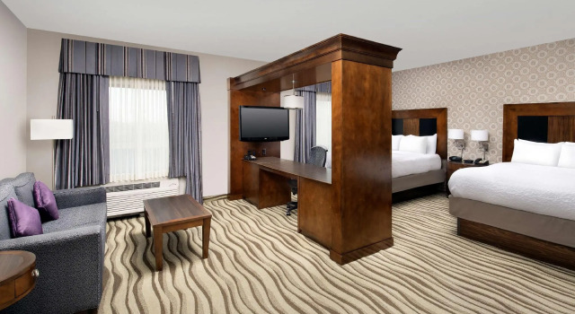 Четырёхместный люкс Hampton Inn & Suites Tupelo/Barnes Crossing