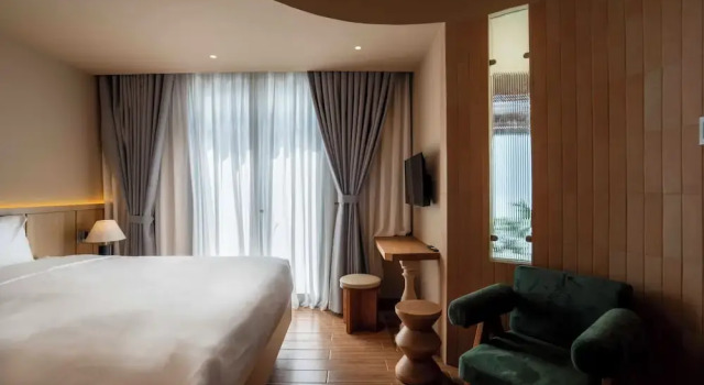 Standard- dobbelt værelse med altan med byudsigt DP Hotel