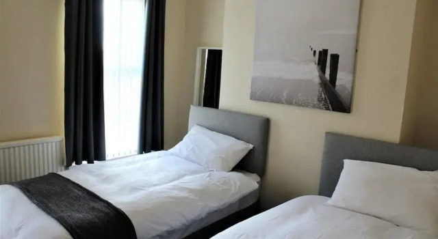 96 TENNENT St Guest House NEW, Забронировать Гостевой дом Гостевые дома Белфаста, рядом с St. Peter's Cathedral, Belfast, Гостевой дом