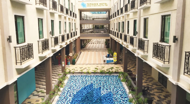 Четырёхместный семейный номер Standard Temasek Hotel