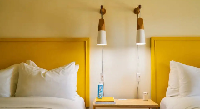 Четырёхместный номер Standard с красивым видом из окна The Saguaro Palm Springs