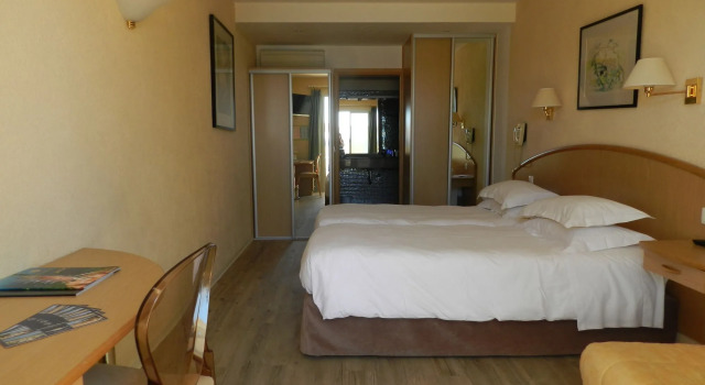 Grand Hotel Moriaz, Book Hotel Hoteller i Var coast med parkering, Parkering