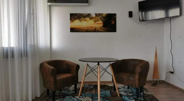1 Person - Single - Appartement -Zentral gelegen in Leverkusen Wiesdorf - Friedrich Ebert Platz 5a , 4te Etage mit Aufzug-und mit Balkon, Book Apartment Leverkusen North Rhine-Westphalia