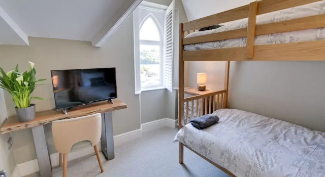 Eryl Mor, Book Hotel Menai Bridge Anglesey