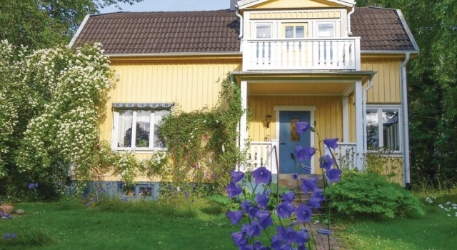 4 Bedroom Gorgeous Home In Motala, Book Hotel  