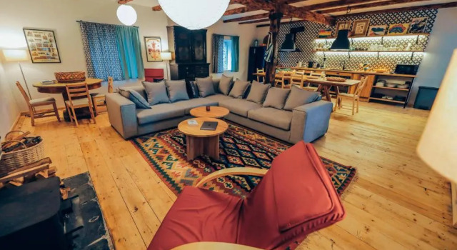 JORJ'INN, Book Hotel Hoteller i Racha med parkering, Parkering