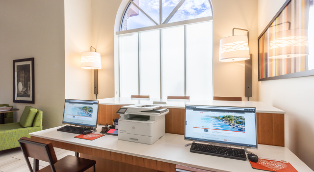 Holiday Inn Express Hotel & Suites Bradenton West by IHG, Забронировать Отель Брейдентон Sarasota Area