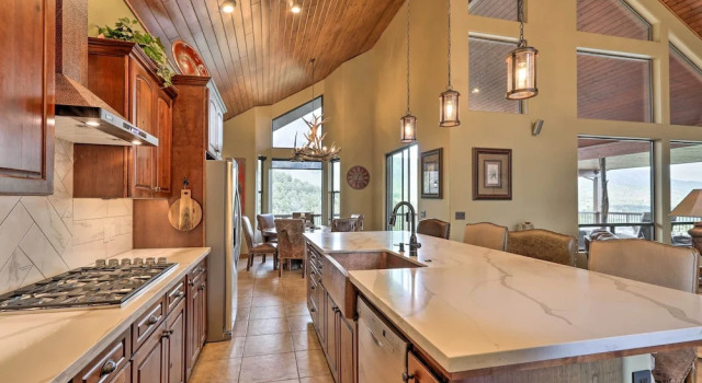 Коттедж 'AZ Rim Retreat' in Pine W/deck, Hot Tub & Views!