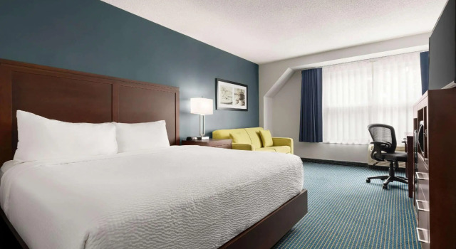 Двухместный номер Standard Days Inn by Wyndham Sarnia Harbourfront