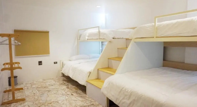 Номер Standard с балконом Boon Street Hostel