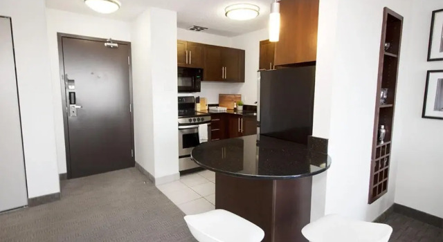 Modern Downtown One-bedroom Suite With Parking, Varaa Hotelli Hotellit Winnipeg pysäköinnillä, Pysäköinti