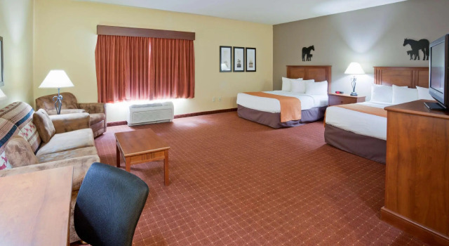 Четырёхместный люкс AmericInn by Wyndham Fargo Medical Center