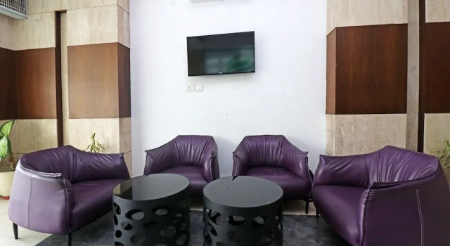 OYO 19296 Joy Inn & Suites, Забронировать Отель Бхивади штат Харьяна