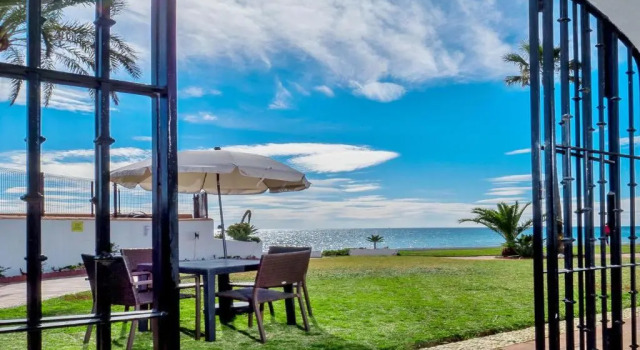 Коттедж Dona Lola Macarena - Beautiful Frontline beach house between Fuengirola and Marbella - CS100