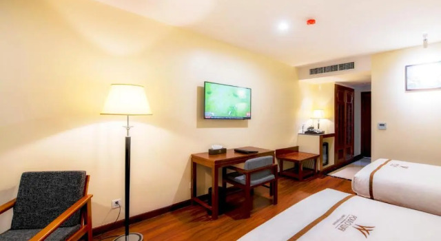 Трёхместный номер Standard Poulo Wai Hotel, Trademark Collection by Wyndham