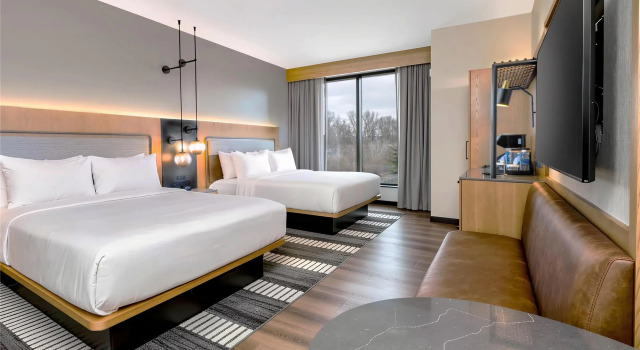 Четырёхместный номер Standard The Key Hotel Dubuque, Tapestry Collection By Hilton