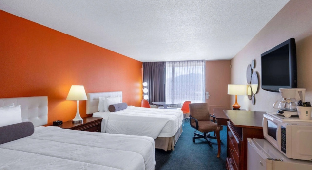 Номер Standard Howard Johnson by Wyndham Salem Hotel & Conference Center