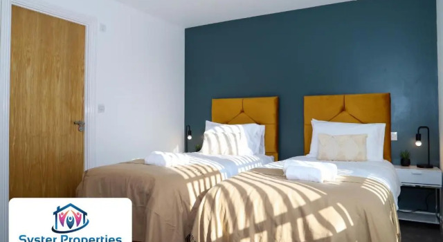 Syster Properties Leicester large home for Contractors, Families , Groups