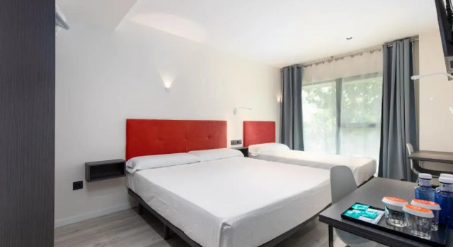 Трёхместный номер Standard Arena Zone Hotel