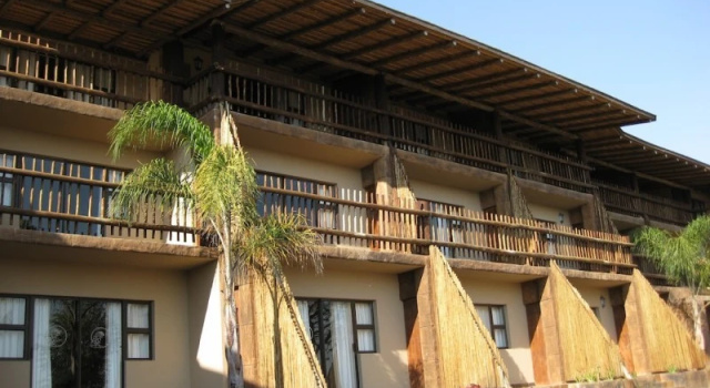 Bundu Lodge, Забронировать Отель Мбомбела Мпумаланга, рядом с Riverside Mall