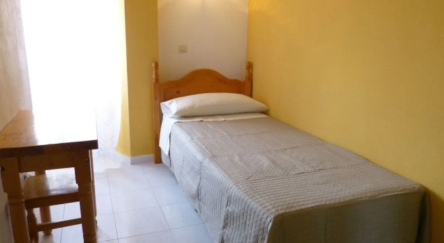 HOSTAL CANDELEDA, Забронировать Отель Канделеда 