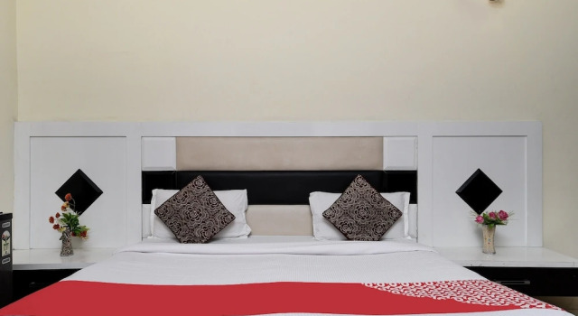 OYO 8500 Hotel Sun Palace Residency, Забронировать Отель Нойда штат Уттар-Прадеш
