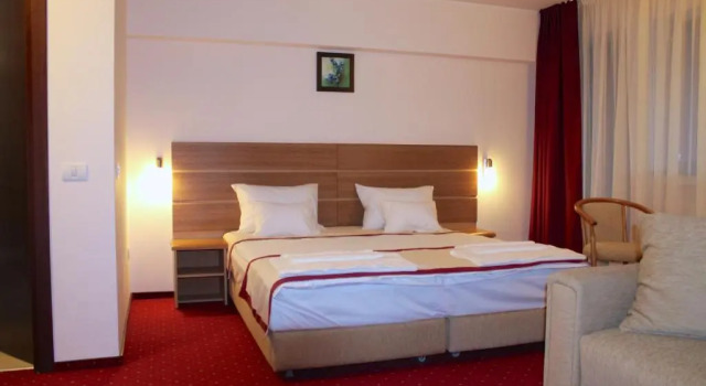 Полулюкс Hotel Carpați