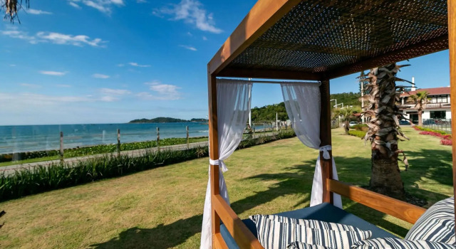 Solar do Atlântico 201 - Condomínio Frente Mar - Piscina Climatizada - 2 Suítes - 2 Vagas de Garagem, Забронировать Отель Бомбиньяс Санта-Катарина