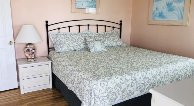 Aquarius 5 Bedroom Home by RedAwning