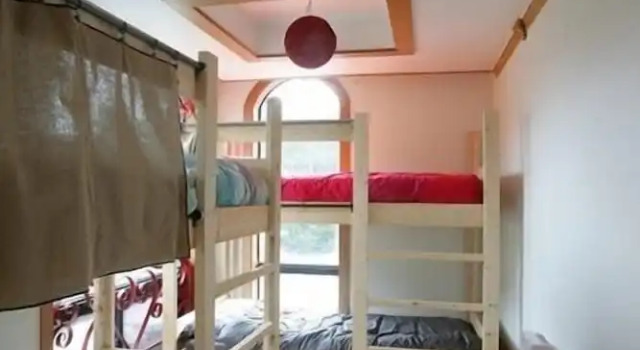 Кровать в общем номере (мужской номер) Moncher Guesthouse - Hostel