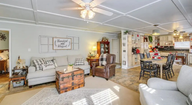 Home w/ Ouachita River & Lake Hamilton Access, Boek Vakantiehuis Hotels in Missouri met zwembad, Zwembad