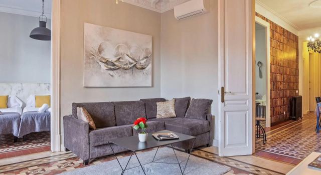 Luxurious apartment for 9 people recently renovated in the center of Barcelona, Забронировать Апартаменты/квартира Эшампле Барселона, рядом с Jove Regina Theatre