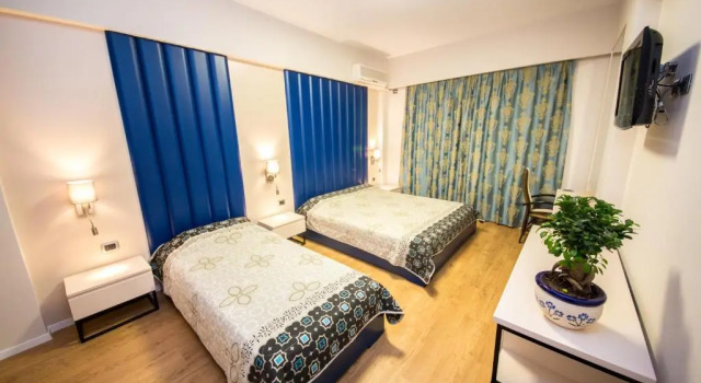 Трёхместный номер Superior с балконом и с видом на море Hotel Blue Sky