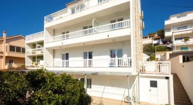 Apartments Julija, Забронировать Апартаменты/квартира Хвар Остров Хвар, рядом с Частный Пляж «Си Ю Румс»