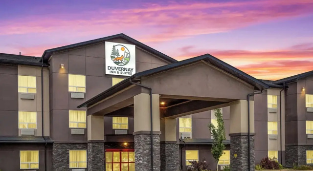 Duvernay Inn & Suites, Boek Hotel Hotels in Fox Creek met parkeren, Parkeren