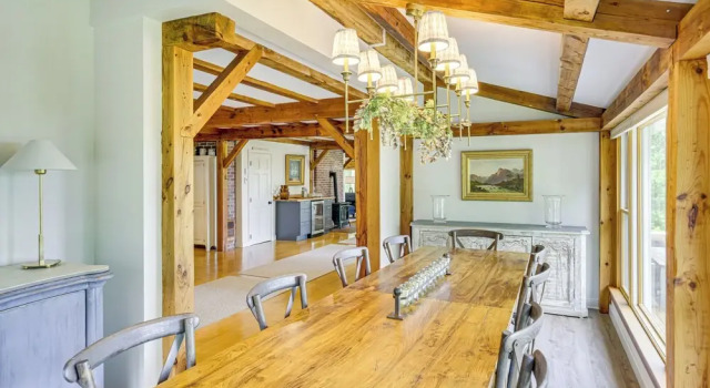 Spacious Kennebunkport Home w/ View, 2 Mi to Beach, Buchen Sie Ferienhaus Kennebunkport Maine