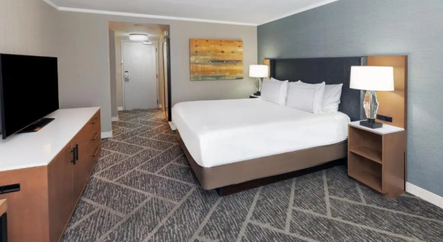 Двухместный номер Standard DoubleTree by Hilton Tulsa - Warren Place