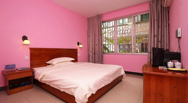 Yangshuo Travellers Land Youth Hostel, Prenota Ostello Ostelli a Yangshuo, vicino a Xilang Mountain, Ostello