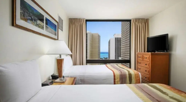 1-bath Suite Partial Ocean View c 1 комнатой Aston Waikiki Sunset